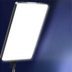 إضاءة تصوير ليد بلون أبيض هادئ وتصميم مستطيل الشكل مع جهاز تحكم عن بعد وحامل معدن بطول 2 متر للموبايلات الذكية والكاميرا لتصوير فيديوهات يوتيوب (RL-19)