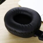 ⁦سماعة رأس لاسلكية - SD1101- ، بلوتوث V5.3 مع ميكروفون خارجي .سماعات ستيريو عالية الدقة هاي فاي و تدعم بطاقة SD، فوق الأذن، اسو- لون (اسود)⁩ - الصورة ⁦6⁩