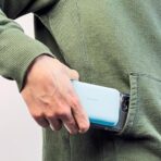 ⁦شاحن باور بانك لاسلكي مغناطيسي 20 وات 10000 مللي امبير في الساعة من جوي روم JR-W020، أزرق فاتح⁩ - الصورة ⁦5⁩