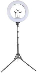 ⁦حلقة اضاءة LED RL-21 ناعمة مقاس 21 انش للهواتف الذكية والكاميرا وفيديوهات يوتيوب وتيك توك و جلسات الميكاب مع حامل ثلاثي القوائم و3 حوامل للهواتف الذكية (14 انش) و حقيبة .⁩ - الصورة ⁦5⁩