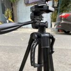 ⁦حامل كاميرا ثلاثي القوائم 3366 برأس دوار 360 درجة أفقيًا ورأسيًا - لكاميرات DSLR .⁩ - الصورة ⁦14⁩