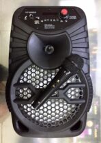 صب VIP ROCK مزود بمايك مزود بريموت كنترول للتحكم مزود براديو مزود بلوتوث USB AUX بطارية تدوم ٣ ساعات في الشحنة الواحدة سماعة ٨ بوصة صوت قوي جدا و نقي مزود بحامل خلفي