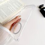 ⁦جراب حماية شفاف مغناطيسي لموبايل سامسونج جالاكسي Z فليب 5 بنمط محفظة كروت متوافق مع ماج سيف والشاحن اللاسلكي، جراب شفاف مضاد للصدمات والسقوط ومضاد للاصفرار  (سامسونج جالاكسي Z فليب 5)⁩ - الصورة ⁦7⁩