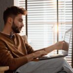 ⁦جرين ليون ميكروفون مزدوج GM-76X 3 في 1، نطاق نقل 20 متر، عمر بطارية 5 ساعات، بطارية ميكروفون 65mAh، وضع الصدى، جودة صوت HD، وقت استجابة منخفض للغاية، رأس لايتنينج/USB-C/USB-A - اسود⁩ - الصورة ⁦5⁩