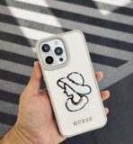 ⁦جراب جلدي GUESS نسائي مطرز صُمّم خصيصًا لهاتف iPhone 15 Pro Max⁩ - الصورة ⁦2⁩