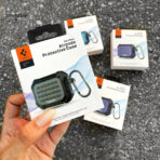 ⁦Spigen علبة حماية لسماعات الاذن بلوتوث وسماعات ايربودز برو3، من الياف كربونية ومضادة للصدمات⁩ - الصورة ⁦2⁩