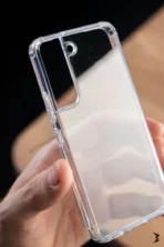 ⁦جراب Raigor Inverse الشفاف لهاتف Samsung S22 .⁩ - الصورة ⁦3⁩