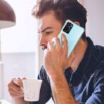 ⁦جراب حماية غوريلا شفاف ناعم من البولي يوريثين الحراري والسيليكون ممتص للصدمات بزاوية معززة وحماية كاملة للكاميرا لموبايل Oppo A76 .⁩ - الصورة ⁦5⁩