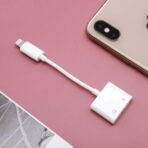 ⁦محول سماعة رأس 2 في 1 من لايتنينج إلى مقبس صوت 3.5 ملم ومحول شاحن يناسب أجهزة آيفون⁩ - الصورة ⁦4⁩