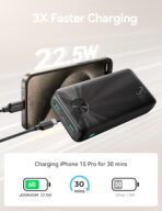 ⁦شاحن باور بانك للشحن السريع JR-PBF16 بقوة شحن 22.5 وات وسعة بطارية 20000 مللي امبير في الساعة بإضاءة ليد من جوي رووم⁩ - الصورة ⁦6⁩