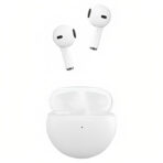 Buddy W8 سماعات أذن لاسلكية جودة صوت واضحة، ميكروفون مزدوج للمكالمات، وشحن سريع عبر منفذ Type-C، وتوفر بطارية تدوم حوالي 3-4 ساعات بشحنة واحدة مع علبة الشحن.